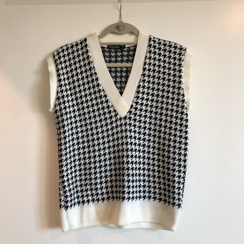 NastyGal V Neck Houndstooth Sweater Vest